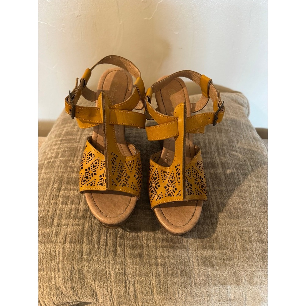 Daisy fuentes wedges womens size 8.5